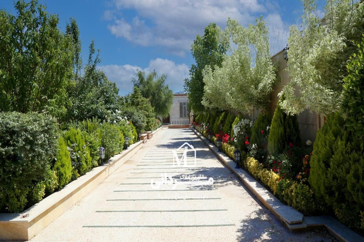 باغ ویلای 900 متری با 130 متر بنای شیک با طراحی زیبا در منطقه ویلایی نشین ملارد